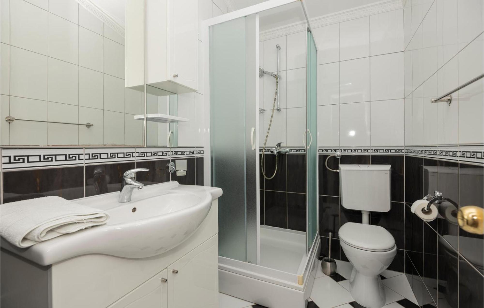 1 Bedroom Stunning Apartment In ماكارسكا المظهر الخارجي الصورة