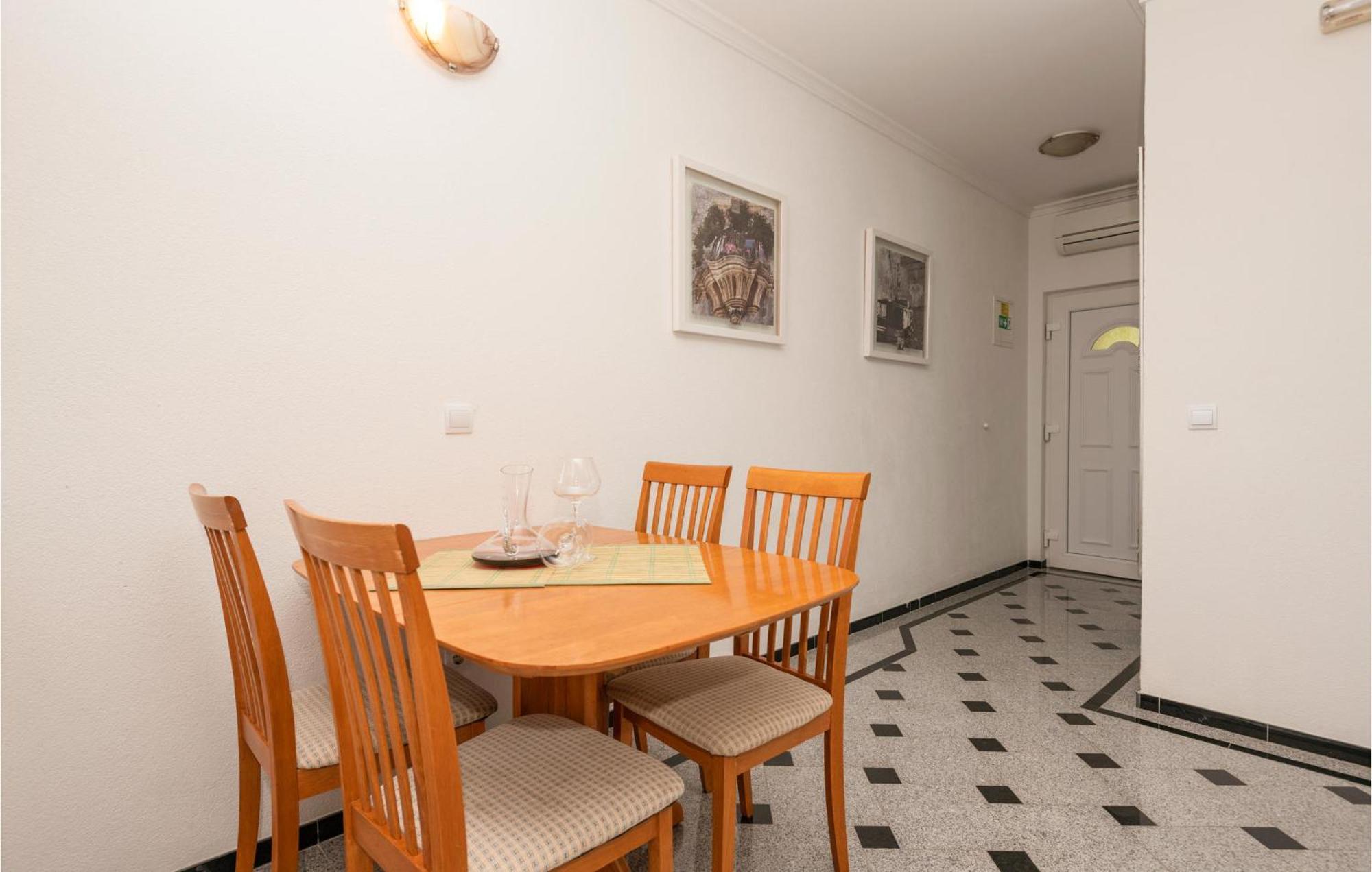 1 Bedroom Stunning Apartment In ماكارسكا المظهر الخارجي الصورة